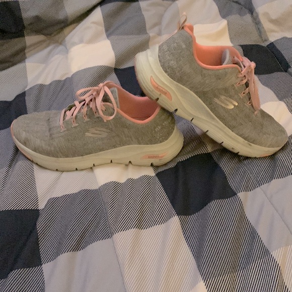 Skechers Shoes - Sketchers Arch Fit Comfy Wave sz 10 Womens Sneakers Tennis Shoes